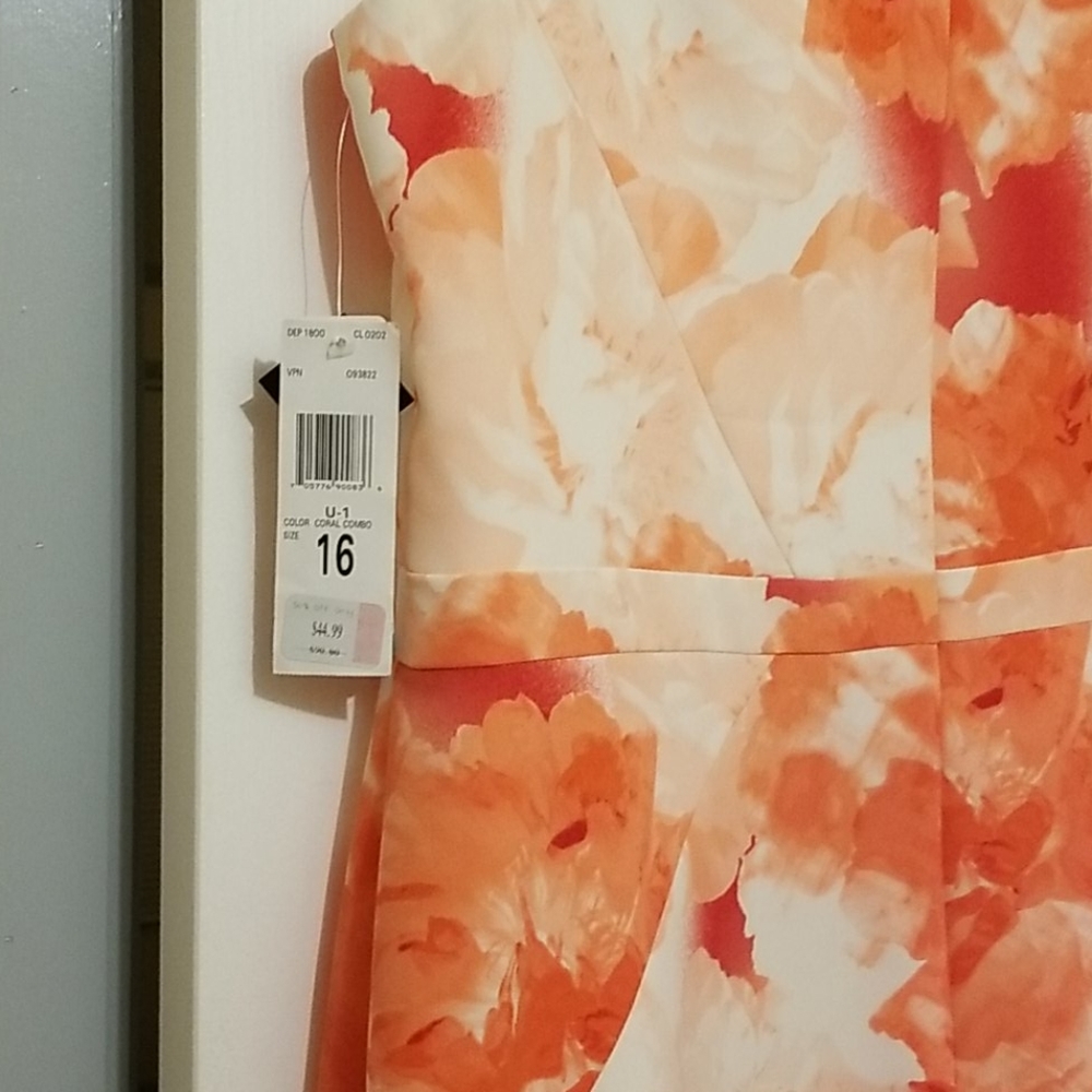 Dress - Picture 9 of 12